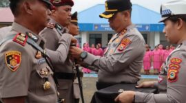Kapolres Toraja Utara, AKBP Stephanus Luckyto yang memimpin serah terima jabatan di halaman Polres Toraja Utara, Rabu (30/04/25).