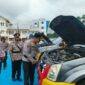 Kapolres Toraja Utara, Akbp. Stephanus Luckyto saat meninjau kendaraan operasional anggota di halaman Polres Toraja Utara, Rabu (30/4/25). (Dok. Zul/Gasingnews.com)