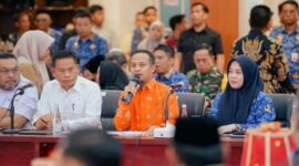 Gubernur Sulawesi Selatan, Andi Sudirman Sulaiman, memimpin rapat koordinasi sistem optimasi pengairan percepatan program pertanian, di Baruga Asta Cita, Rumah Jabatan Gubernur Sulsel, Kamis (17/4/2025) (Istimewa)