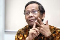 Mahfud MD saat menyampaikan kritik hukum dalam dialog publik 