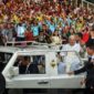 Pemimpin Tertinggi Gereja Katolik, Paus Fransiskus sebelum memimpin misa akbar di kompleks Stadion Utama Gelora Bung Karno, Jakarta, 5 September 2024. Paus Fransiskus, meninggal dunia pada usia 88 tahun di Vatikan, Roma, (21/4/2025) (Foto: Istimewa).