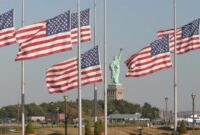 Bendera setengah tiang di Gedung Putih untuk menghormati Paus Fransiskus yang wafat. Trump dan Melania akan menghadiri pemakaman di Roma, ucapnya, Senin (21/4/2025) (Foto: Istimewa/ilustrasi).