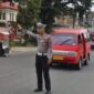Sat Lantas Toraja Utara tempatkan personel di titik rawan untuk jaga Kamseltibcar dan tekan angka kecelakaan serta kemacetan di pagi hari, Selasa (22/4/2025) (Foto: Humas).