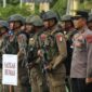 Kapolda Papua Barat memimpin apel gelar pasukan Operasi Moskona AB 2025 di Mapolres Teluk Bintuni dalam rangka pencarian Iptu Tomi Marbun, Selasa (22/4/2025) (Foto: Istimewa).