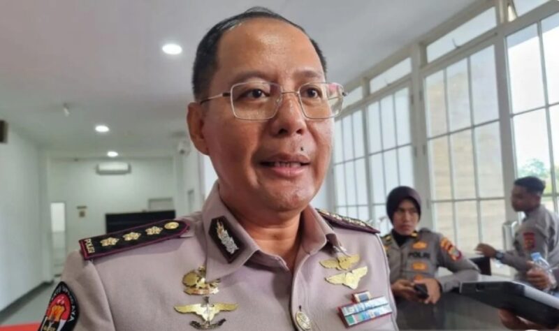 Kabid Humas Polda Papua Barat, Kombes Pol Ignatius Benny Ady Prabowo, saat memberikan keterangan pers terkait perkembangan pencarian Iptu Tomi Marbun, Selasa (22/4/2025) (Foto: Istimewa).
