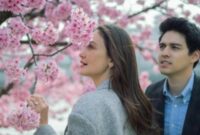 Luna Maya dan Maxime Bouttier menikmati momen romantis di bawah bunga sakura saat liburan di Tokyo, Jepang, momen lamaran pada 1 April 2025 (Foto: Istimewa).