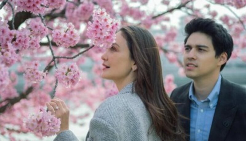 Luna Maya dan Maxime Bouttier menikmati momen romantis di bawah bunga sakura saat liburan di Tokyo, Jepang, momen lamaran pada 1 April 2025 (Foto: Istimewa).