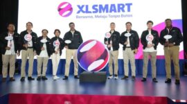 Para pimpinan PT XLSmart Telecom Sejahtera Tbk berfoto bersama dalam acara peluncuran nama baru hasil merger XL Axiata dan Smartfren, di Jakarta, Kamis (24/4/2025) (Foto: Istimewa).