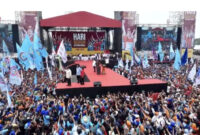 Presiden Republik Indonesia, Prabowo Subianto, menyatakan komitmennya untuk menghapus sistem kerja outsourcing Hal ini diungkapkan langsung di hadapan ribuan buruh dalam peringatan Hari Buruh Internasional (May Day) yang digelar di kawasan Monumen Nasional (Monas), Jakarta, Kamis (1/5/2025) (Foto: Istimewa).