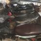 Petugas Polsek Sanggalangi mengamankan barang bukti 6 unit sepeda motor dari lokasi sabung ayam di Paken Puyo, Buntao, Toraja Utara, Minggu (04/05/2025) (Foto: Humas).