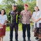 Personel Polres Tana Toraja bersama jemaat gereja berfoto saat pelaksanaan pengamanan ibadah Kenaikan Yesus Kristus di Tana Toraja, Kamis (29/5/2025) (Foto: Humas).