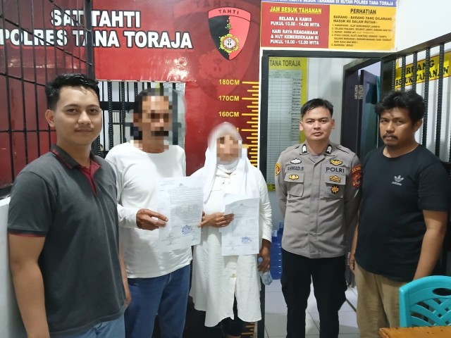 Satuan Reskrim Polres Tana Toraja yang mengamankan Pasutri pemilik warung remang-remang di Polres Tana Toraja beberapa waktu lalu. (Dok. Humas Polres Tana Toraja)