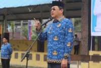 Bupati Toraja Utara, Frederik Viktor Palimbong yang memimpin apel peringatan hari Kebangkitan Nasional ke-117 tahun 2025, yang dirangkaikan dengan hari Kesadaran Nasional, di Lapangan Bakti Rantepao, Senin (26/5/25).