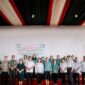 Wakil Bupati Bupati Toraja Utara, Andrew Branch Silambi, berfoto bersama usai membuka Rapat Koordinasi Tim Percepatan Penurunan Stunting tingkat Kabupaten Toraja Utara, di Gedung Art center Rantepao, Rabu (28/5/25). 