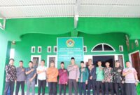 Kapolres Tana Toraja, AKBP Budi Hermawan, berfoto bersama pengurus Dewan Pimpinan Daerah LDII Tana Toraja usai silaturahmi di Sekretariat LDII, Kelurahan Tambunan, Kecamatan Makale Utara, Kabupaten Tana Toraja, Kamis (22/5/2025) (Foto: Istimewa).