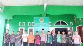 Kapolres Tana Toraja, AKBP Budi Hermawan, berfoto bersama pengurus Dewan Pimpinan Daerah LDII Tana Toraja usai silaturahmi di Sekretariat LDII, Kelurahan Tambunan, Kecamatan Makale Utara, Kabupaten Tana Toraja, Kamis (22/5/2025) (Foto: Istimewa).