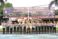 Kapolres Tana Toraja, AKBP Budi Hermawan, foto bersama 10 Bintara Remaja OAP usai acara pelepasan di Halaman Apel Mapolres Tana Toraja, Kamis (22/5/2025) (Foto: Hunas).