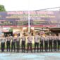Kapolres Tana Toraja, AKBP Budi Hermawan, foto bersama 10 Bintara Remaja OAP usai acara pelepasan di Halaman Apel Mapolres Tana Toraja, Kamis (22/5/2025) (Foto: Hunas).