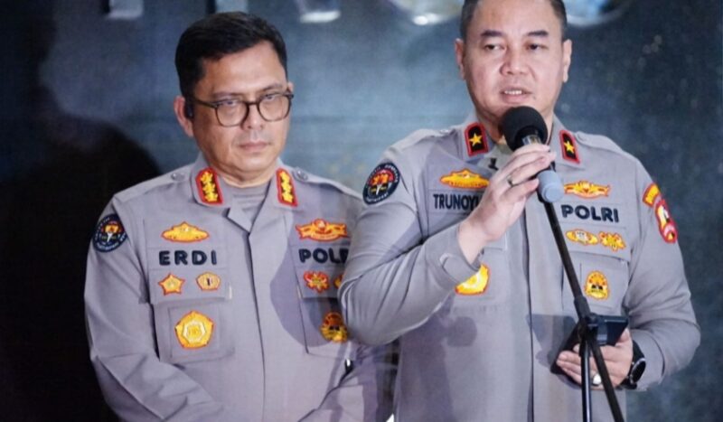 Brigjen Pol Trunoyudo Wisnu Andiko memberikan keterangan pers terkait sikap Polri terhadap putusan MK soal UU ITE di Mabes Polri, Jakarta, Rabu (30/4/2025) (Foto: Istimewa).