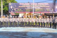 Kapolres Tana Toraja AKBP Budi Hermawan bersama seluruh personil usai memimpin apel siaga May Day di halaman Mapolres Tana Toraja, Kamis pagi, (1/5/2025)(Foto: Humas).