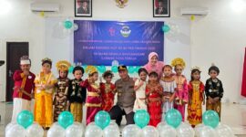 Dalam rangka memeriahkan Hari Ulang Tahun (HUT) ke-45 Yayasan Kemala Bhayangkari. Kapolres dan Bhayangkari Cabang Tana Toraja menggelar lomba kreatif yang melibatkan anak-anak usia dini dari TK Kemala Bhayangkari Tana Toraja, Sulawesi Selatan, pada Sabtu (3/5/2025) (Foto: Humas).