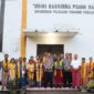 Kapolres Tana Toraja AKBP Budi Hermawan, S.I.K. bersama jajaran dan jemaat Gereja Toraja Buntu Masakke, Kecamatan Sangalla, Minggu (4/5/2025) (Foto: Humas).