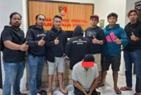 Tim Resmob Polres Toraja Utara mengamankan terduga mucikari kasus TPPO di salah satu penginapan Kelurahan Rantepaku, Kecamatan Tallunglipu, Sabtu dini hari, (3/4/2025) (Foto: Istimewa).