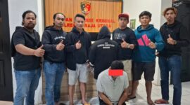 Tim Resmob Polres Toraja Utara mengamankan terduga mucikari kasus TPPO di salah satu penginapan Kelurahan Rantepaku, Kecamatan Tallunglipu, Sabtu dini hari, (3/4/2025) (Foto: Istimewa).