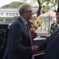 Presiden RI Prabowo Subianto menyambut Bill Gates dengan jabatan tangan hangat saat turun dari mobil di Istana Merdeka, Jakarta, Rabu pagi, (7/5/2025) (Foto: Istimewa).