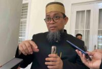 Kepala Dinas Pendidikan Sulsel, Iqbal Najamuddin, saat memaparkan perubahan sistem SPMB 2025 dalam rapat kerja bersama Komisi E DPRD Sulsel di Makassar, Selasa (6/5/2025). (Foto: Istimewa)..