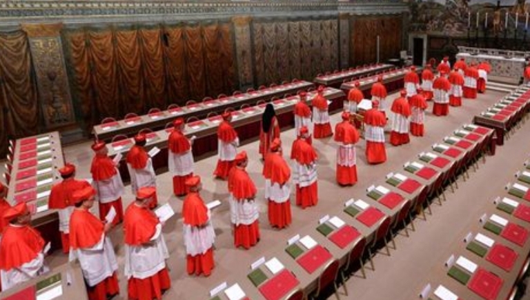 Para kardinal berkumpul di Kapel Sistina, Vatikan, untuk memulai proses konklaf dalam rangka memilih Paus pengganti Fransiskus, Rabu (7/5/2025) (Foto: Istimewa).