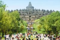 Umat Buddha mengikuti prosesi Waisak 2025 di Candi Borobudur, Magelang, Jawa Tengah, Senin 12 Mei 2025, dengan khidmat dan damai (Foto: Istimewa).