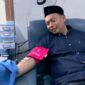 Kapolres Tana Toraja AKBP Budi Hermawan saat mendonorkan darah  untuk pasien yang membutuhkan di RSUD Lakipadada sebagai bentuk kepedulian kepada masyarakat, Selasa (13/5/2025) (Foto: Humas).