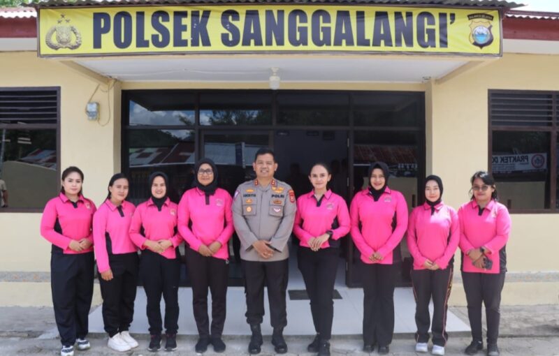 Kapolres Toraja Utara dan Bhayangkari kunjungan kerja ke Polsek Sanggalangi’, disambut Kapolsek AKP Sette Marrung bersama personel dan Bhayangkari Ranting, Jumat (16/05/2025) (Foto: Humas).