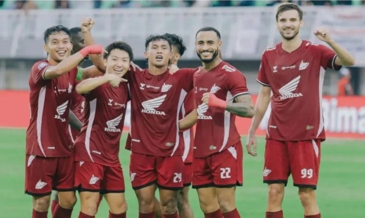 Tim PSM Makassar menjalani pertandingan terakhir di Stadion Bj Habibie, Kabupaten Parepare penentuan kontra Persita Tangerang dalam pekan ke-34 Liga 1 Indonesia, Jumat (23/5/2025) (Foto: Istimewa).