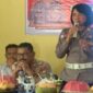 Kasat Lantas Polres Barru, AKP Ida Ayu Made Ari Suastini, saat menyampaikan materi keselamatan lalu lintas dalam kegiatan Penyuluhan Kamtibmas Terpadu di Aula Polsek Tanete Rilau, Rabu (21/5/2025) (Foto: Istimewa).
