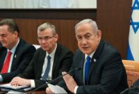 Perdana Menteri Israel Benjamin Netanyahu memimpin rapat kabinet di Yerusalem. Presiden Indonesia Prabowo Subianto yang siap membuka hubungan diplomatik jika Palestina diakui sebagai negara merdeka, di Jakarta (28/5/2025) (Foto: Istimewa).