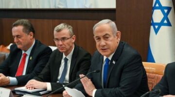 Perdana Menteri Israel Benjamin Netanyahu memimpin rapat kabinet di Yerusalem. Presiden Indonesia Prabowo Subianto yang siap membuka hubungan diplomatik jika Palestina diakui sebagai negara merdeka, di Jakarta (28/5/2025) (Foto: Istimewa).
