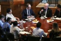 Presiden RI Prabowo Subianto menerima Utusan Khusus PM Inggris untuk Pendidikan Sir Steve Smith bersama delegasi di kediamannya. Hambalang, Bogor, Jumat (30/5/2025) (Foto: Istimewa).