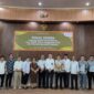 Foto bersama usai penyerahan WTP 