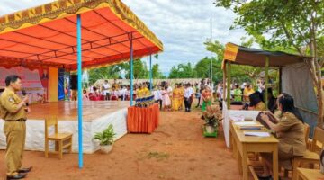 Ketua K3S Kecamatan Dende' Piongan Napo (Denpina), saat menyampaikan sambutannya, di SDN 8 Denpina, Selasa (10/6/25). (Dok. Zul/Gasingnews.com)