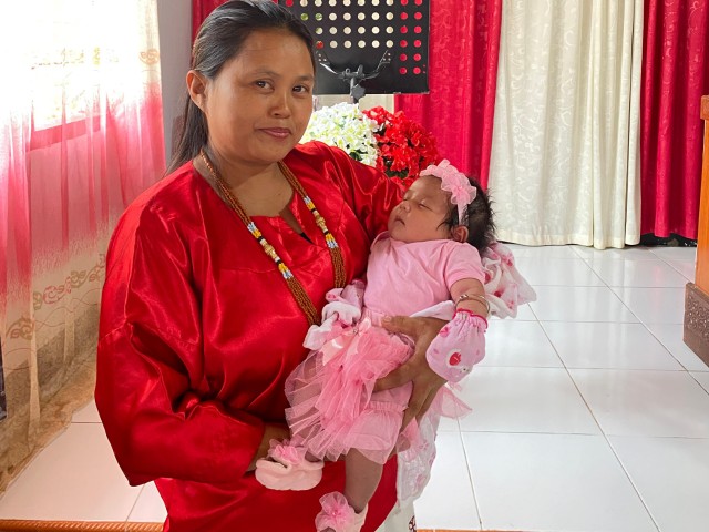 Jerni Ma'guling yang sementara menggendong Madya beberapa waktu lalu