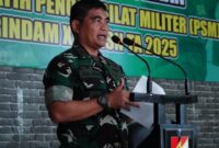 Kepala Staf Kodam (Kasdam) XIV Hasanuddin, Brigjen TNI Sugeng Hartono, saat membuka Latihan Kader Pelatih Pencak Silat Militer (PSM) di Markas Yonif 700 Wira Yudha Cakti, Jl. Perintis Kemerdekaan, Kota Makassar. Senin, (16/6/25).