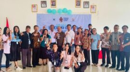 Foto bersama para Pemateri dan Peserta Lokakarya Literasi Digital di hari terakhir, yang berlangsung di aula Dinas Perpustakaan dan Kearsipan Toraja Utara, Sabtu (21/6/25).