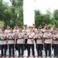 Foto bersama. Jajaran Polres Tana Toraja yang berfoto bersama usai upacara dan ziarah di Taman Makam Pahlawan (TMP) Buntu Leppong, Rantepao, Senin (23/6/25). (Dok. Humas)