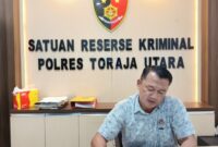 Kasat Reskrim Polres Toraja Utara, Iptu Ruxon, yang ditemui di ruang kerjanya, Selasa (24/6/25). (Dok. Zul/gasingnews.com)