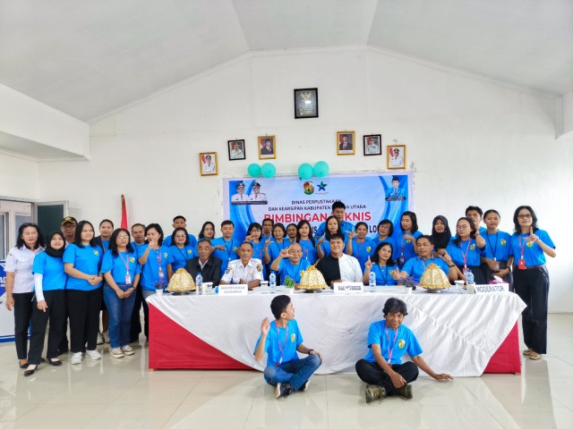 Foto bersama peserta, dihari terakhir Bimbingan Teknis (Bimtek) Kepenulisan Berbasis Konten Budaya Lokal  di aula perpustakaan Toraja Utara, Rabu(25/6/25).