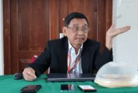 Ketua Panitia, Legend Of Pongtiku II, Luther Palimbong, saat konfrensi pers di aula kampus 3 UKI Toraja, Rabu, (25/6/25). (Dok. Zul/gasingnews.com)