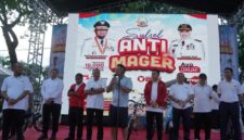 Foto bersama Forkopimda Sulsel saat pelaksanaan jalan santai sulsel anti mager, di Jl. Jenderal Sudirman, Kota Makassar. Jumat, (27/6/25).
