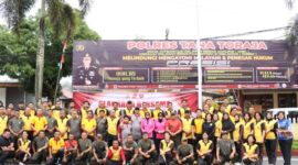 Foto bersama Kepolisian Resor (Polres) Tana Toraja dan personel TNI, dihalaman Mapolres Tana Toraja, Sabtu pagi (28/6/26). (Dok. Humas)
